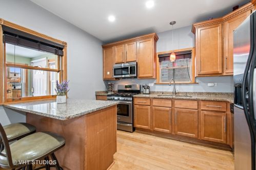 5522 Cornelia Ave, Chicago IL 60657-1019 exterior