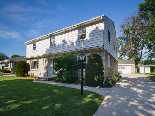 1615 17th St, Manitowoc, WI 54220-6127