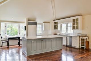 941 Norman Pl, Los Angeles CA  90049-1557 exterior