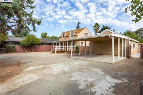2719 Cowell Rd, Concord, CA 94518-1318