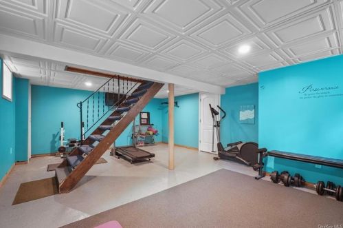 24 Tamarack Hl Dr, Poughkeepsie NY 12603-1112 exterior