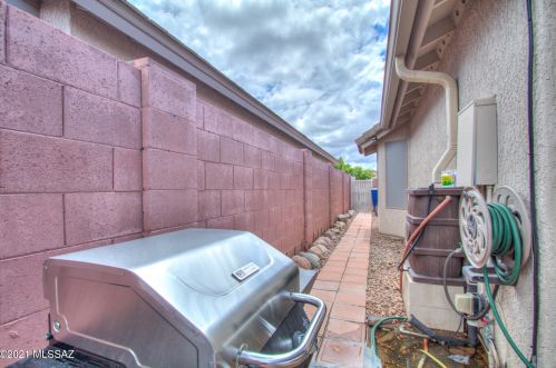 10201 Lucille Dr, Tucson AZ  85730-6132 exterior