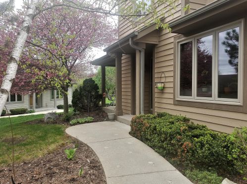 12393 Waterford Ave, Milwaukee WI 53235-4922 exterior