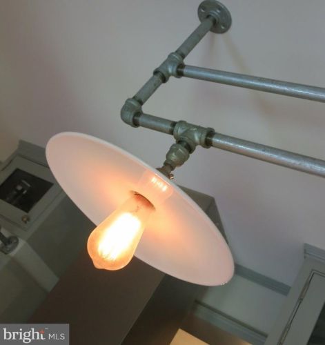 324 Camac St, Philadelphia PA 19140-4214 exterior