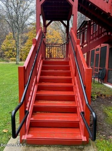 260 Pittsfield Rd, Lenox MA 01240-2309 exterior