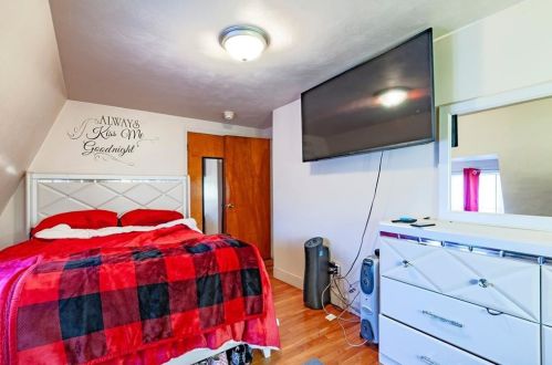 129 Spg St, Woonsocket RI 02895-1916 exterior