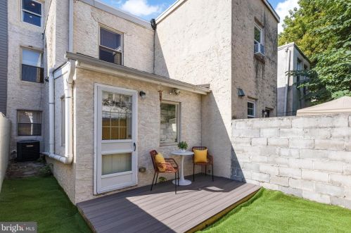 1915 Carpenter St, Philadelphia PA 19146-2615 exterior