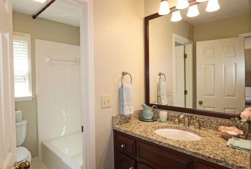 115 Grosvenor Pl, Atlanta GA 30328-4851 exterior