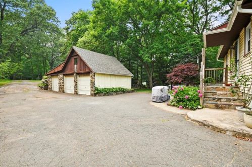 256 Autumn St, Manchester CT 06040-5553 exterior