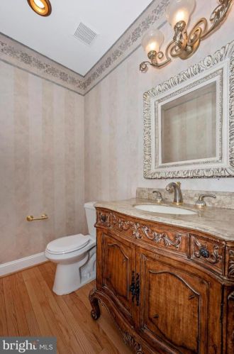 17531 Applewood Pl, Rockville MD 20855-1559 exterior