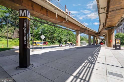 2241 Farrington Ave, Alexandria VA 22303-1542 exterior