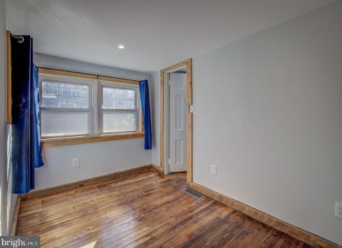 1805 Kearny St, Washington DC  20018-2435 exterior