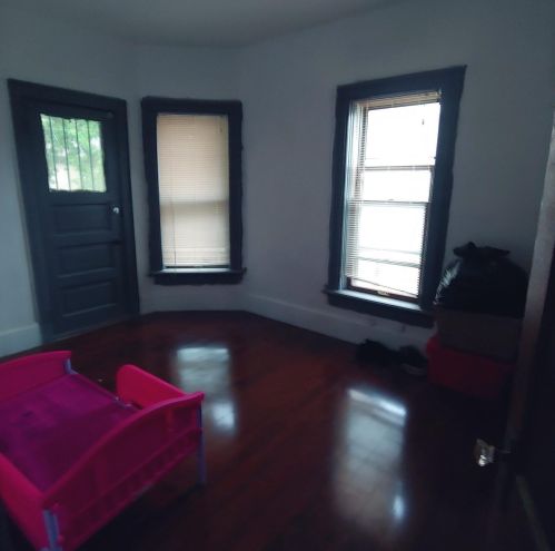 1205 25th St, Milwaukee, WI 53205-2427