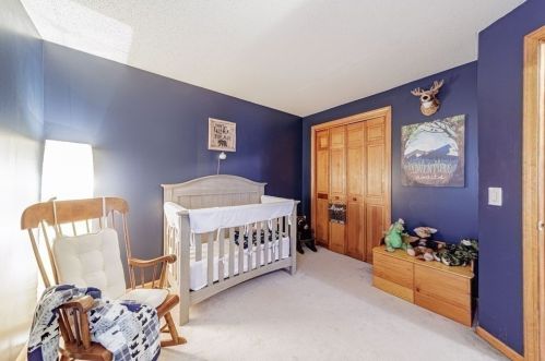 201 Winterset Dr, Springfield MA 01129-1850 exterior