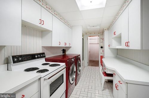 869 Fairview Dr, Hanover PA 17331-9747 exterior