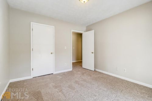 808 Stonemill Mnr, Lithonia GA 30058-8230 exterior