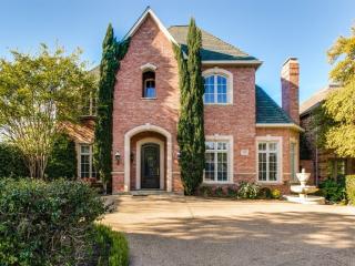 7404 Glen Albens Cir, Dallas, TX 75225-1810