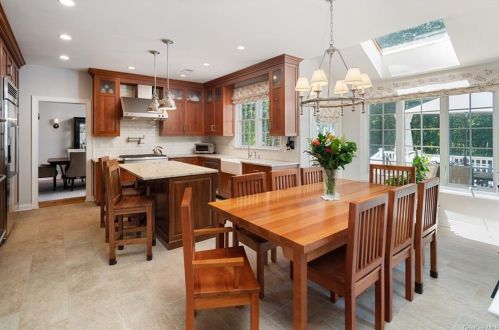 9 Miller Cir, Armonk NY 10504-1357 exterior