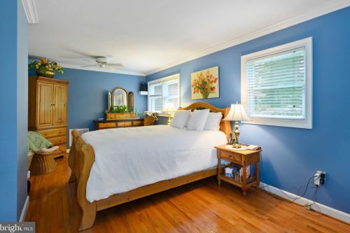 1803 Cool Spg Dr, Alexandria VA 22308-1630 exterior