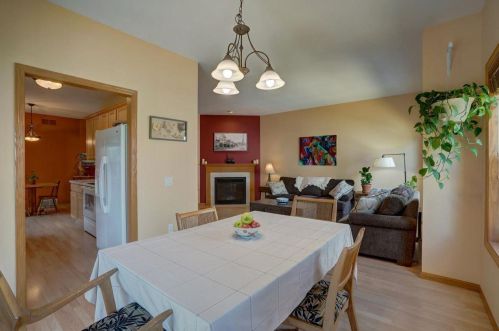 3823 Maple Grove Dr, Madison, WI 53719-1841