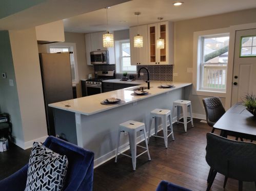 10814 Eberhart Ave, Chicago IL 60637-2403 exterior