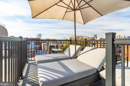 2109 Locust St, Philadelphia PA 19103-4802 exterior