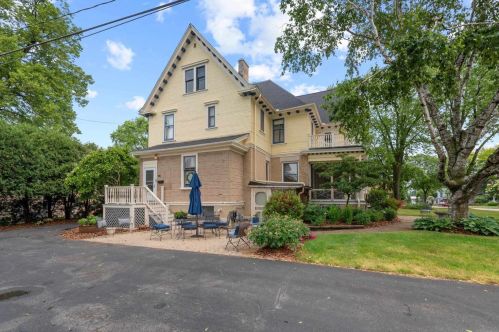 611 Walnut St, Horicon WI 53032-1234 exterior