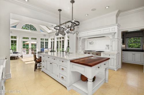 200 Byram Shr Rd, Greenwich CT 06830-6928 exterior