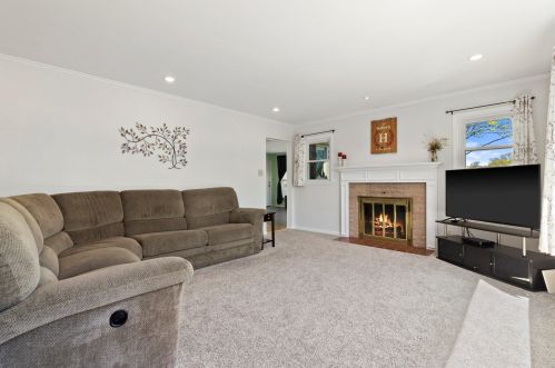 3633 100, Milwaukee WI 53222-2430 exterior