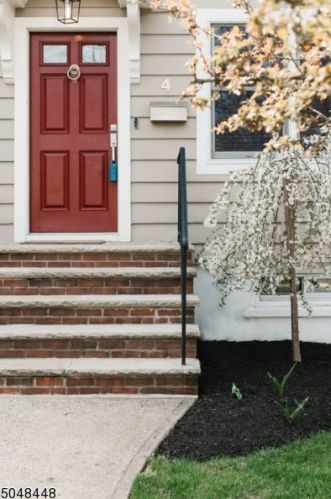 4 Girard Pl, Maplewood, NJ 07040-3108