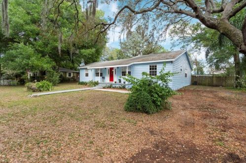 8201 Ola Ave, Tampa FL 33604-2925 exterior