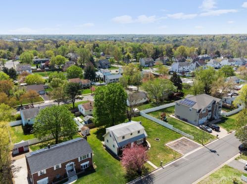 147 Fisher Ave, Piscataway NJ  08854-4830 exterior