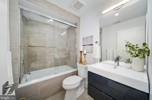 1352 19 St, Philadelphia PA 19146-4665 exterior