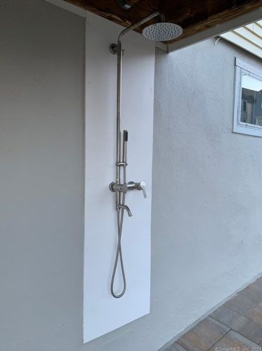 87 Hawley Ave, Milford CT 06460-8016 exterior