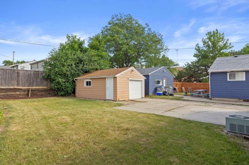 7808 Caldwell Ct, Milwaukee, WI 53218-3526