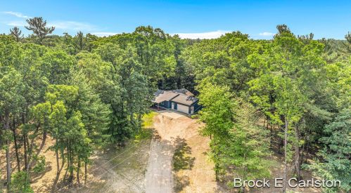 5124 Putnam Rd, Meskegon MI 49445-9500 exterior