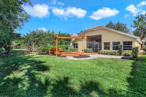 6481 Autumn Woods Blvd, Naples, FL 34109-7812