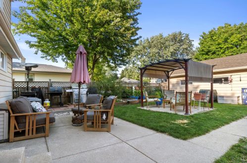 5050 20th St, Milwaukee, WI 53209-5715