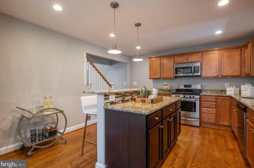 303 Raymond Ave, Alexandria VA 22301-1038 exterior