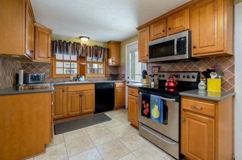 119 Bridle Path Rd, Springfield MA 01118-1846 exterior