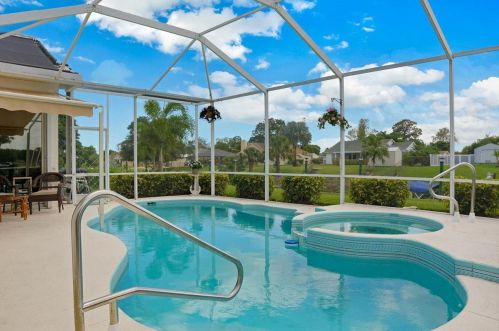 272 Surfside Ave, Fort Pierce FL  34983-1286 exterior