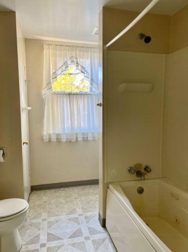 818 Indiana Ave, Monaca PA 15061-2122 exterior