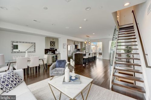 654 13 St, Philadelphia PA 19123-2427 exterior