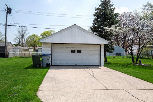 3842 84, Milwaukee WI 53228-1706 exterior