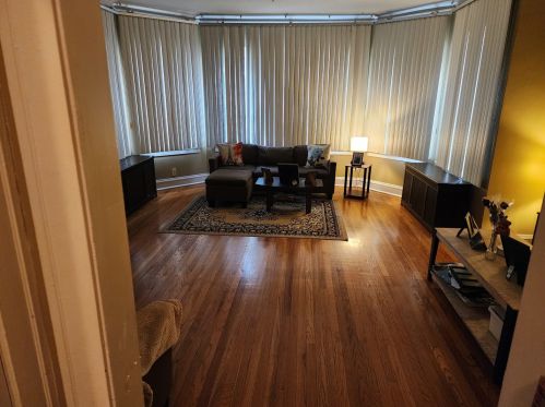 8030 Eberhart Ave, Chicago IL 60637-2484 exterior