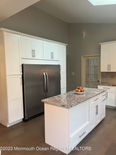 21 Monarch Ln, East Freehold NJ 07728-8580 exterior