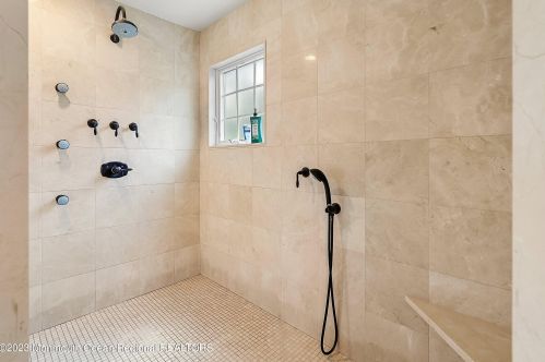 25 Crst Dr, Little Silver NJ 07739-1318 exterior