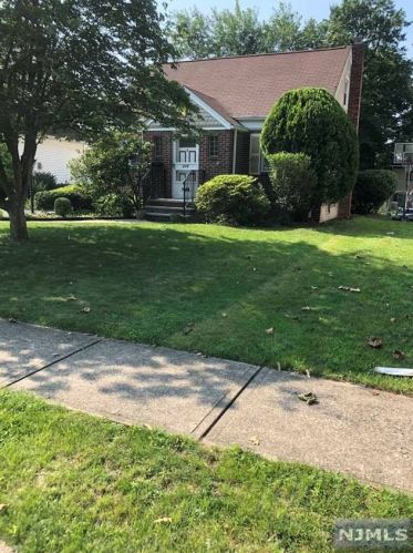 218 Mckinley Ave, N Milford NJ  07646-1951 exterior