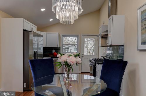 4513 Apple Tree Dr, Alexandria VA  22310-2901 exterior