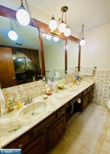 520 41 St, Hibbing MN 55746-3282 exterior